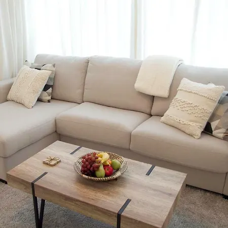 Luxury 1 Bedroom Next To The Casino Apartment *