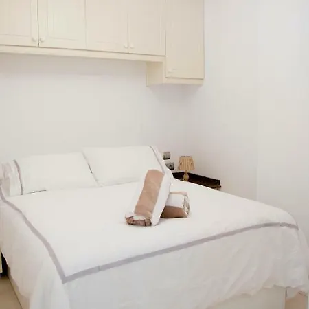 Luxury 1 Bedroom Next To The Casino Apartment *
